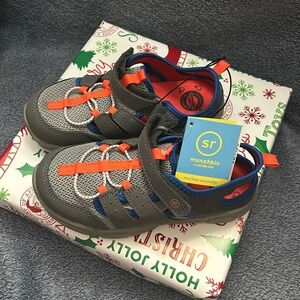 Walmart munchkins brand new unisex size kids 12
Gray orange and blue.